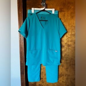 Women’s fig scrubs